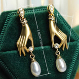 Orecchini in Perle con Mano Elegante