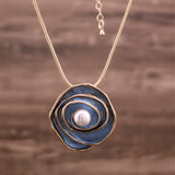 Collana di Perle Blu Eleganza