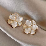 Orecchini Eleganti con Perle e Fiori